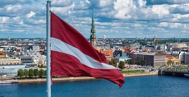 Позитивне ставлення українців до Латвії залишається високим — 68,3% опитаних